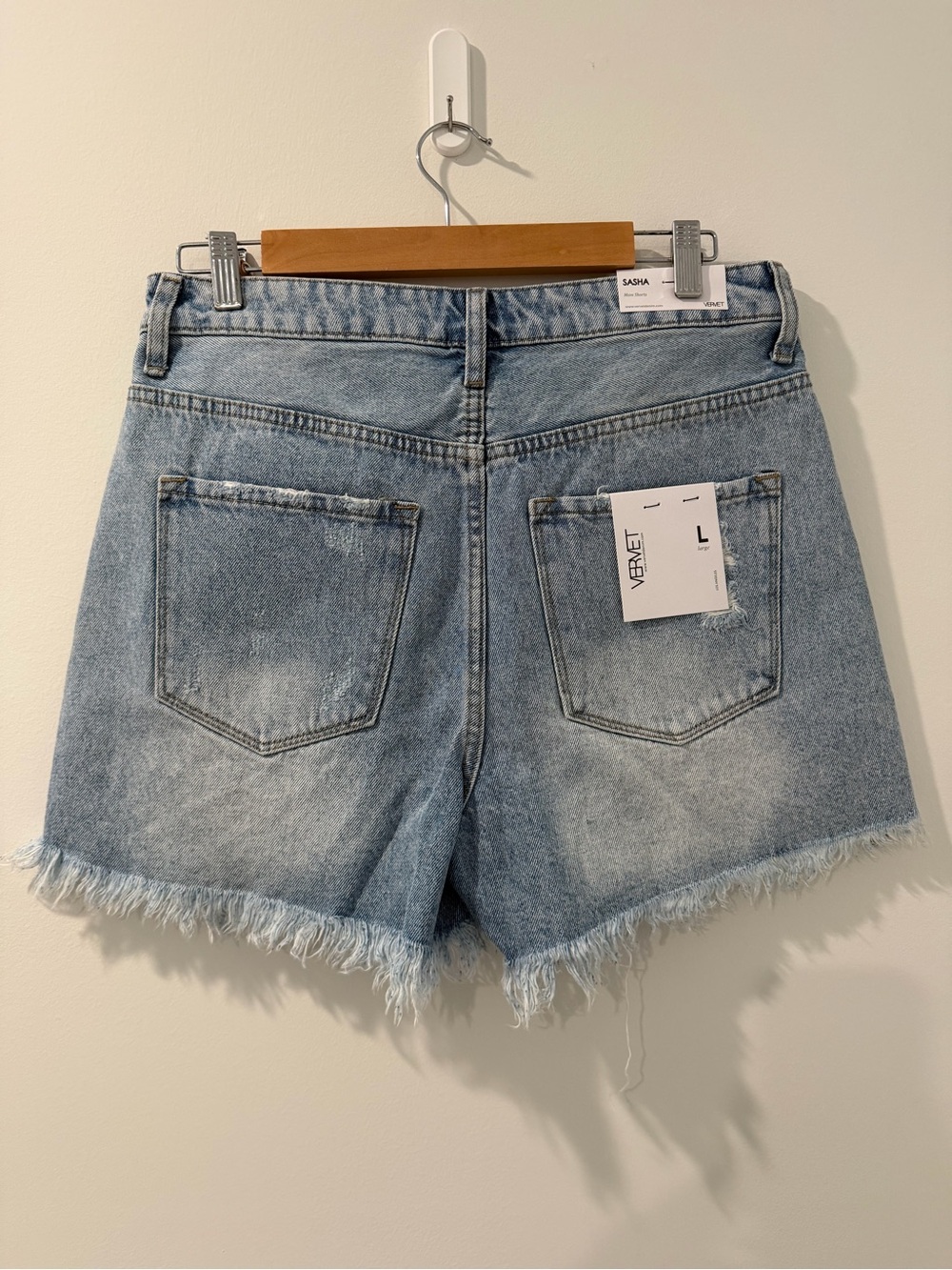 Vervet Sasha Mom Shorts Light Blue Distressed Denim Shorts V2814 NWT Size L - Picture 2 of 12